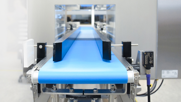 Teltek Waage in Kombination mit einem Metall-Detektor